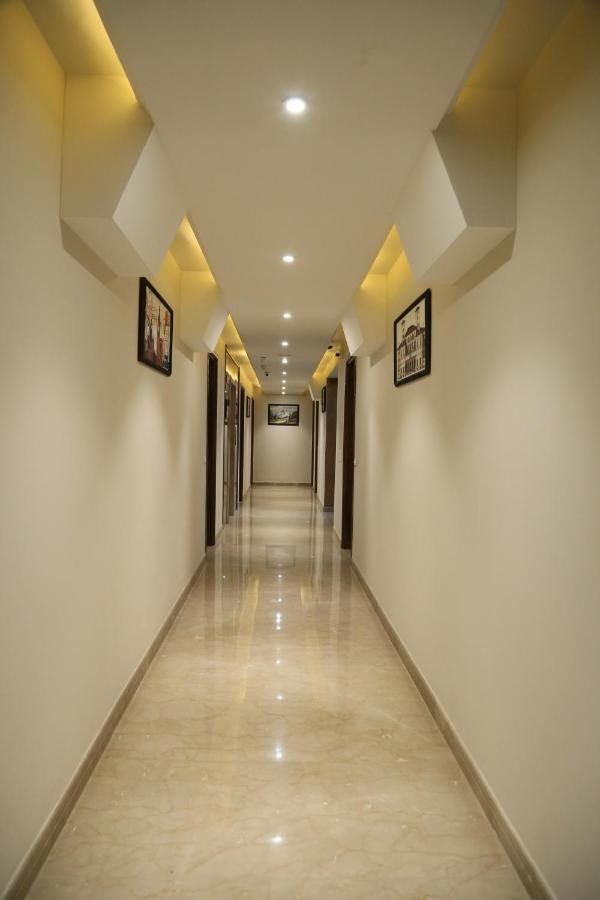 Hotel Magic Tree Karol Bagh Metro Station New Delhi Bagian luar foto