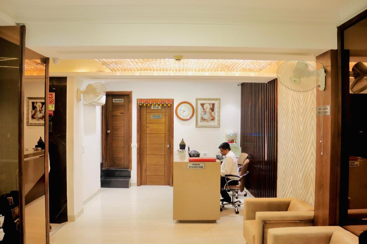 Hotel Magic Tree Karol Bagh Metro Station New Delhi Bagian luar foto