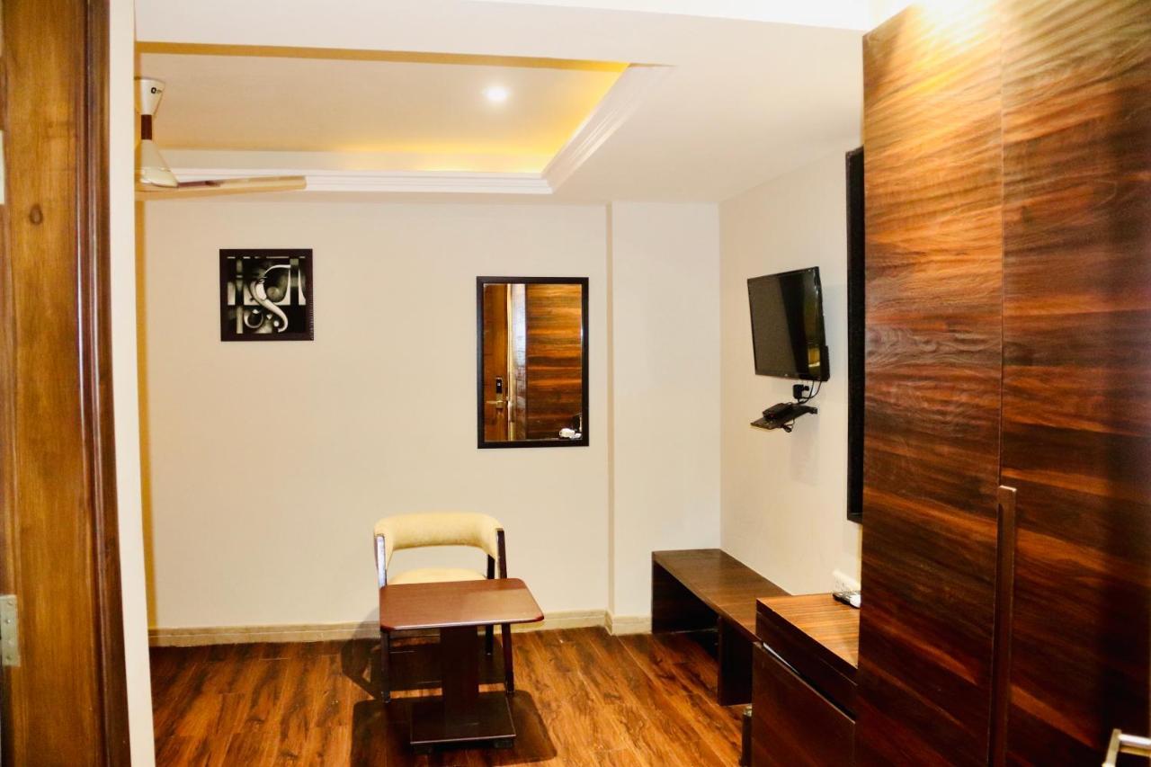 Hotel Magic Tree Karol Bagh Metro Station New Delhi Bagian luar foto