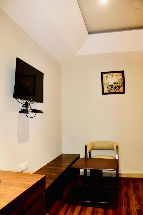Hotel Magic Tree Karol Bagh Metro Station New Delhi Bagian luar foto