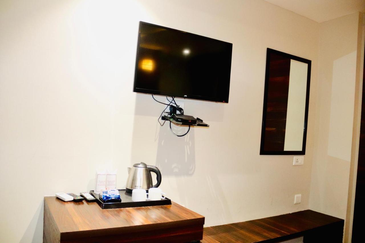 Hotel Magic Tree Karol Bagh Metro Station New Delhi Bagian luar foto