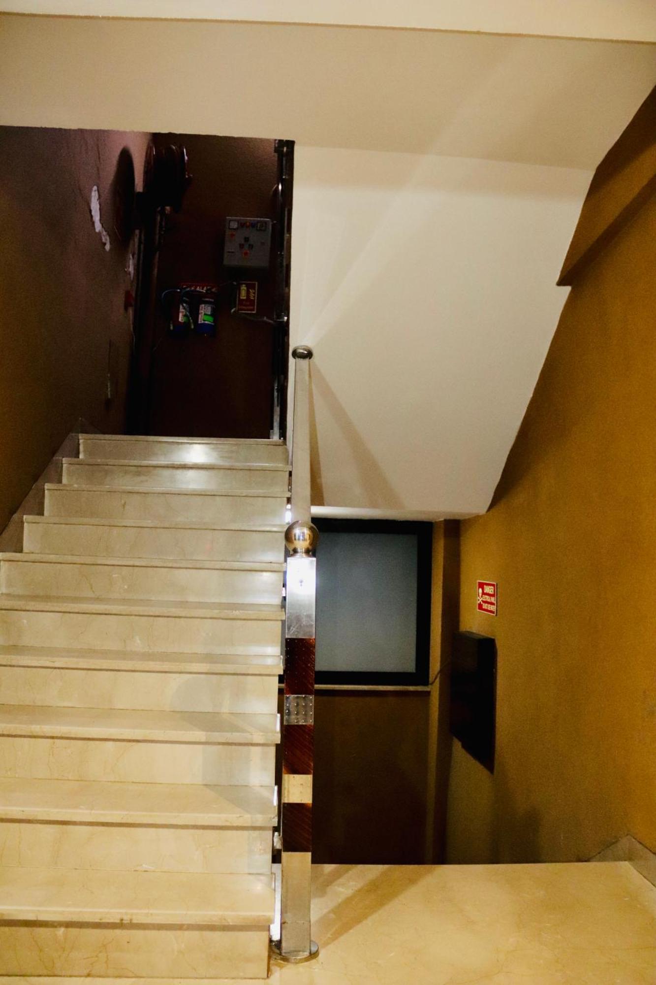 Hotel Magic Tree Karol Bagh Metro Station New Delhi Bagian luar foto