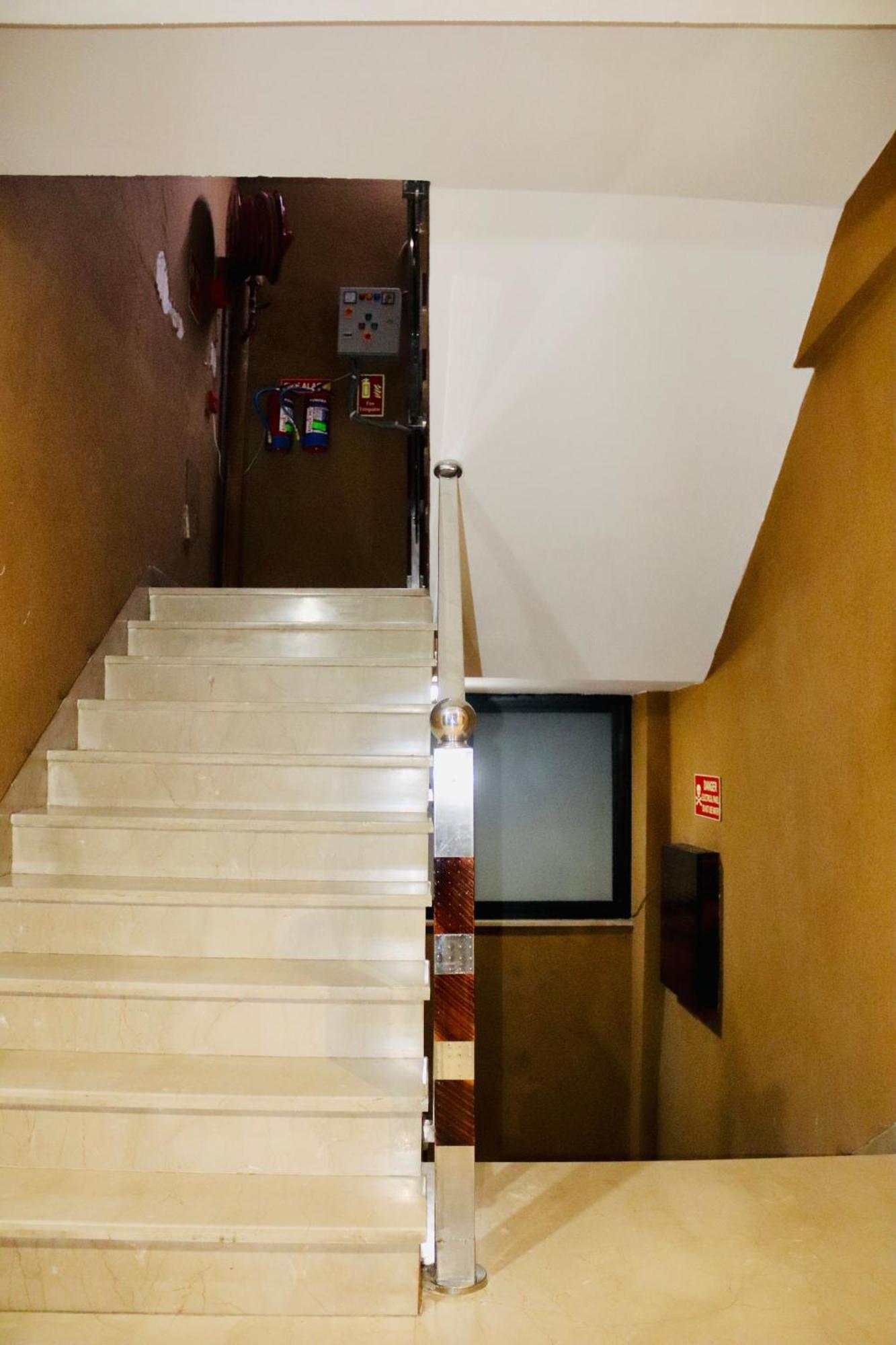 Hotel Magic Tree Karol Bagh Metro Station New Delhi Bagian luar foto