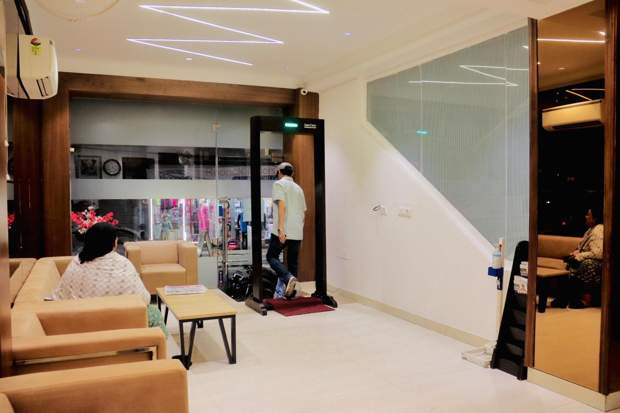 Hotel Magic Tree Karol Bagh Metro Station New Delhi Bagian luar foto