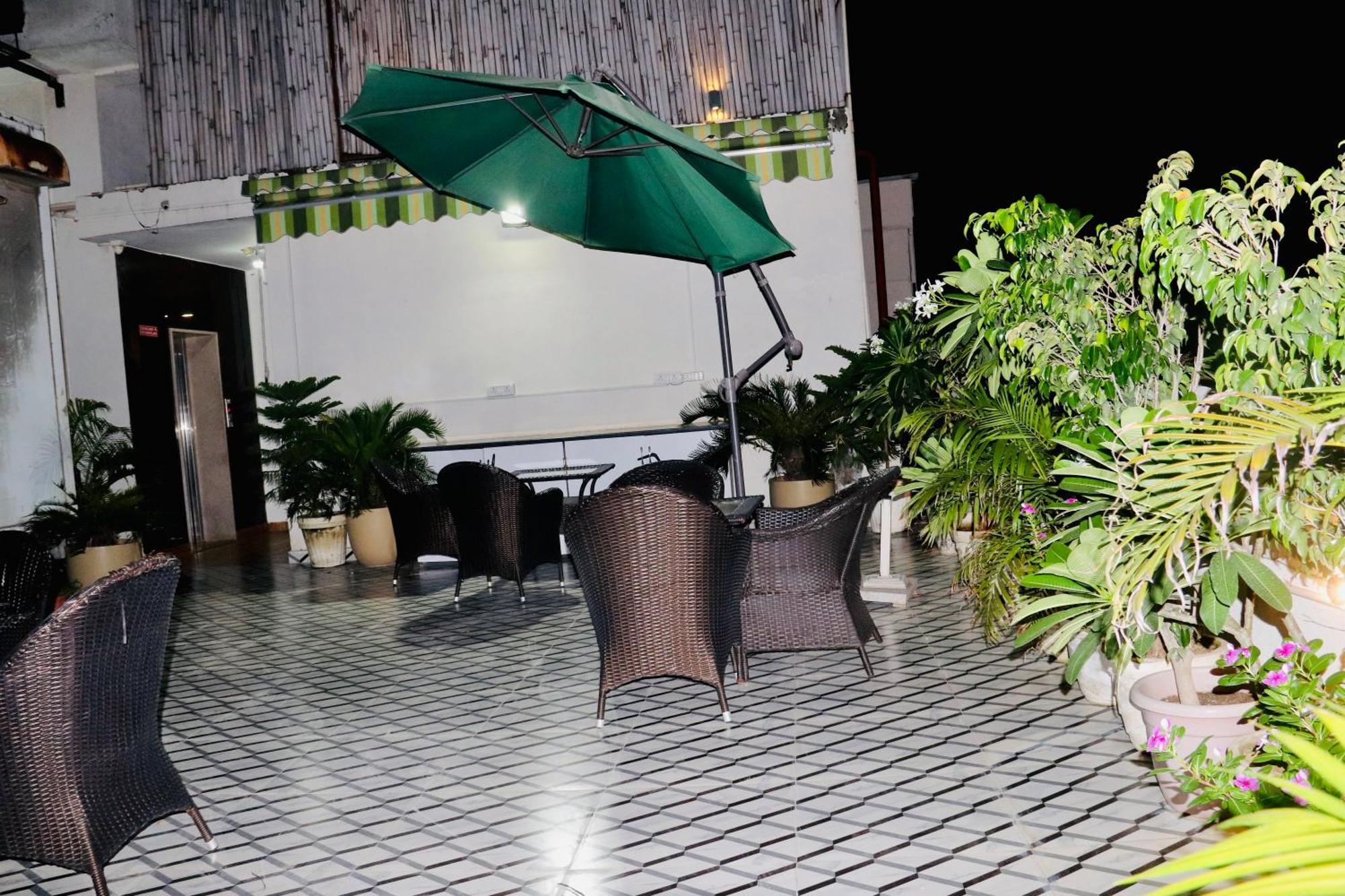 Hotel Magic Tree Karol Bagh Metro Station New Delhi Bagian luar foto